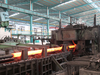 十堰无缝钢管厂家生产车间